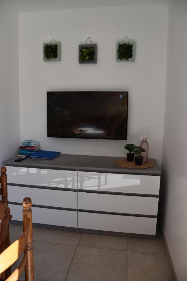 Lumineux Deux Pieces En Rez De Jardin Apartment Hyères